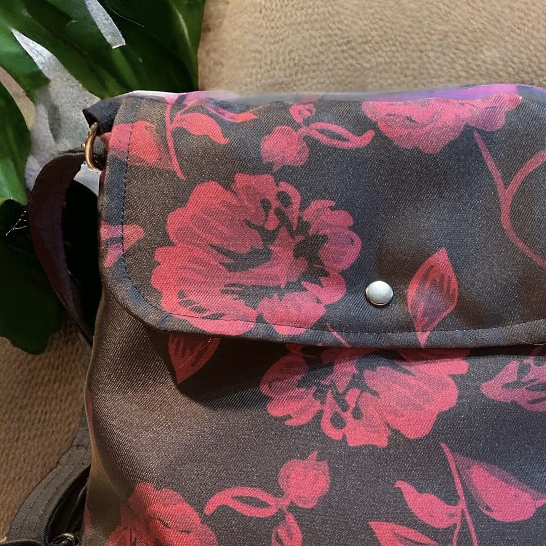 BORSA A PATTA NERA CANVA CON FIORI WINERED