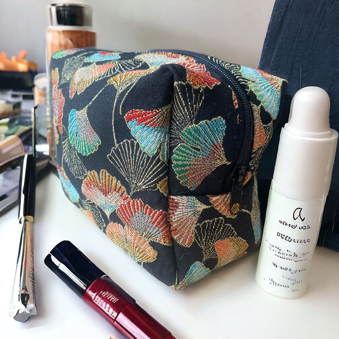 BIG COSMETICS POUCH WITH GINGO CANVA