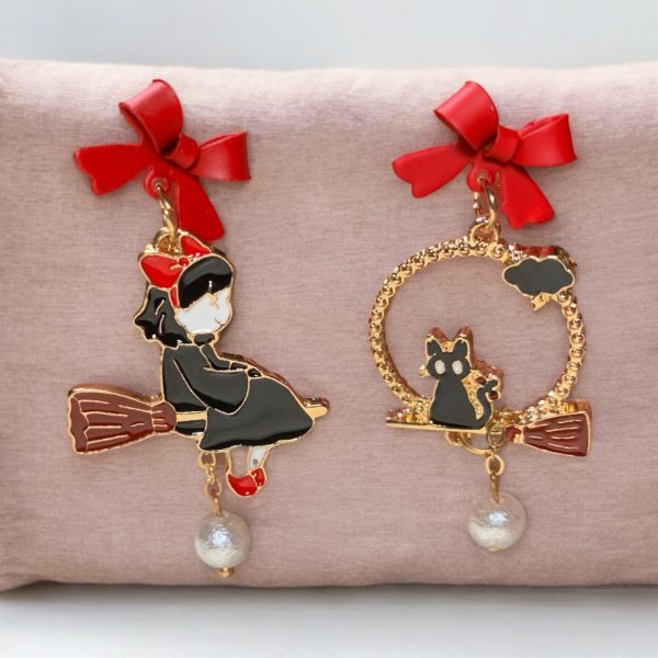 Japanische Ohrringe Hexe mit Besen und Katze MOMO KIDOHO