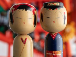 Bambole Kokeshi Piccole bambole di legno con grande storia e cuore