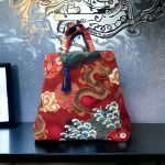 AKA TO MIDORI 赤と緑 TOTE BAG IN DEEP RED WITH BLUE WAVES