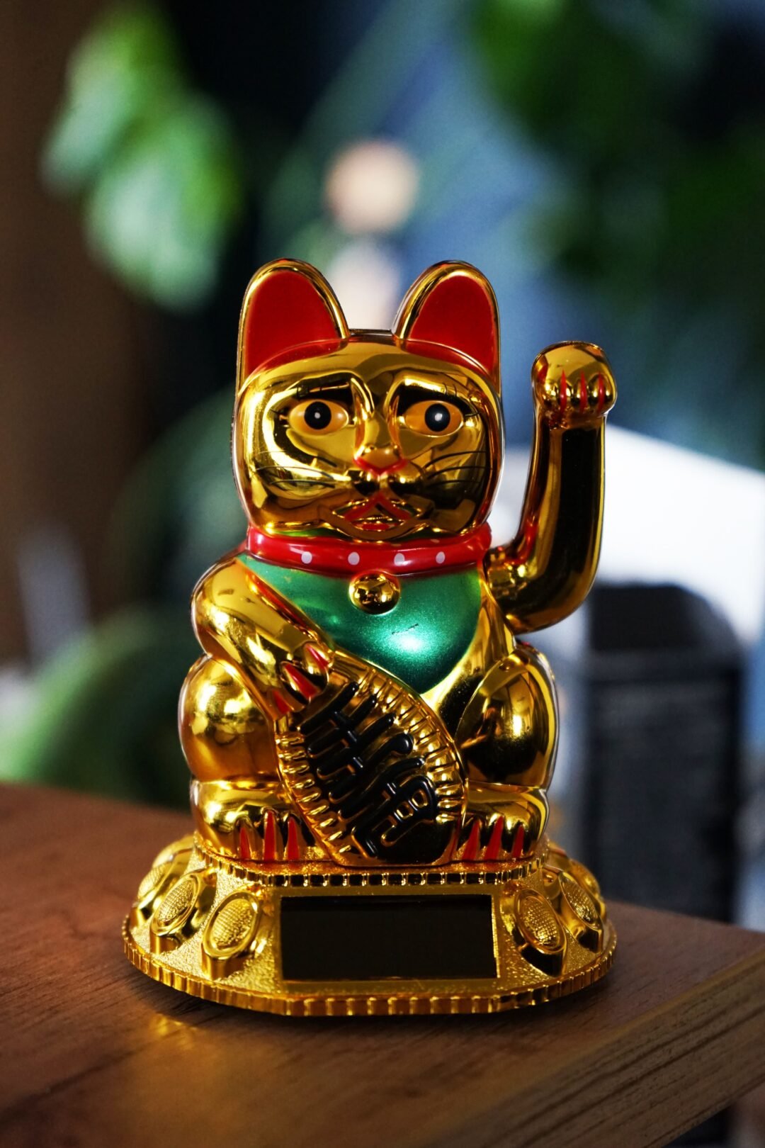Maneki Neko Lucky Cat golden color
