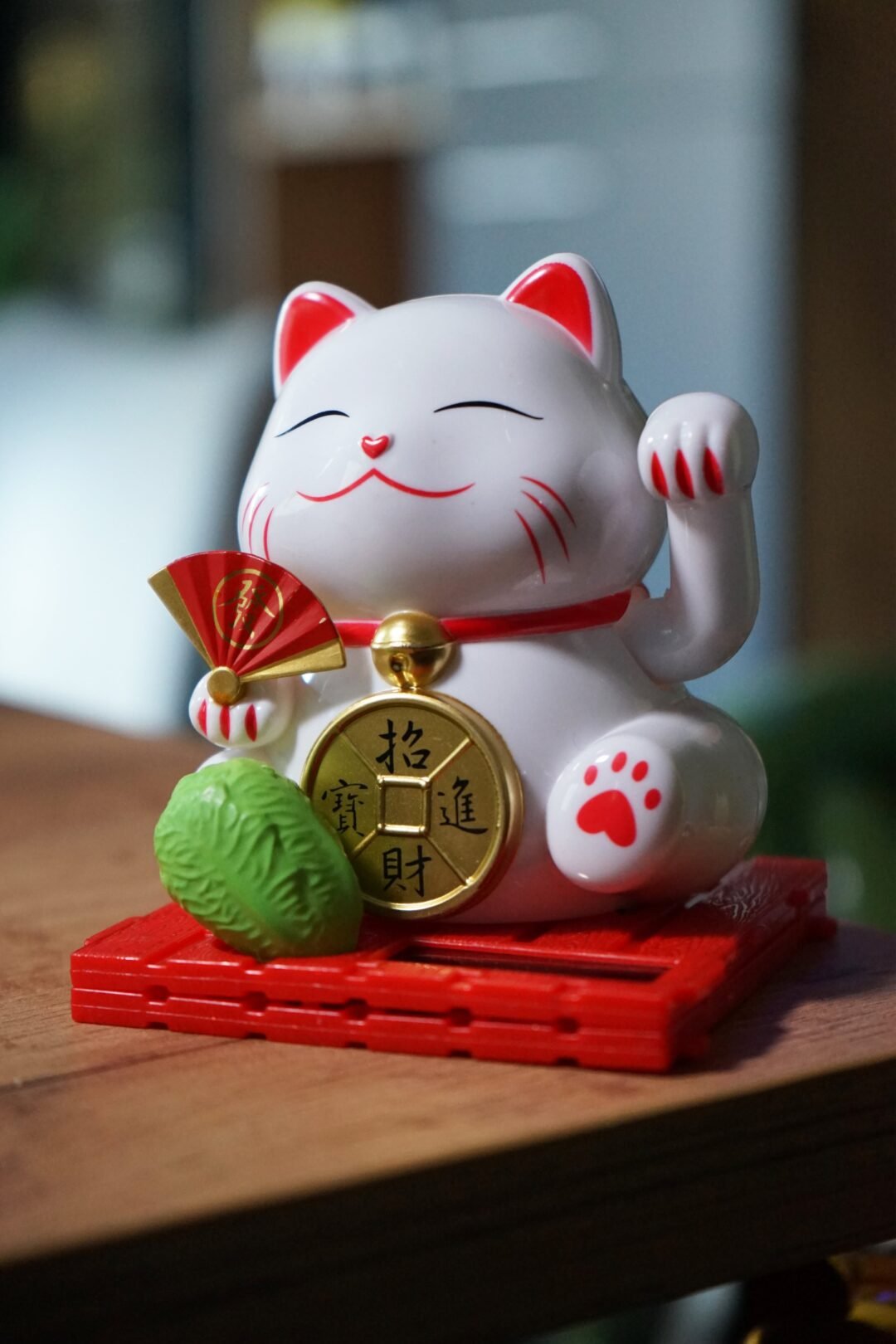 Maneki Neko Lucky Cat white color MOMO KIDOHO